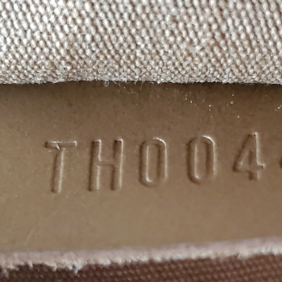 💯👛Authentic Louis Vuitton Ambre Monogram Mat She - Picture 4 of 5